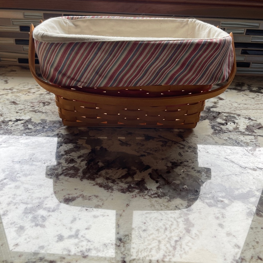 Longaberger 1997 Mother's Day Timeless Memories basket, liner, 1 inserts